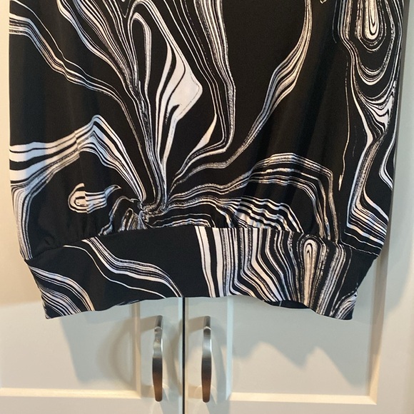 Black and White Blouse by Pretty Woman - Picture 4 of 6